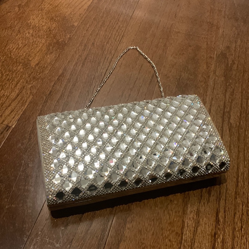 Bling bling! Super cute cocktail bag.